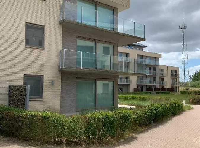 Daire Karthuizer Zeezicht I *