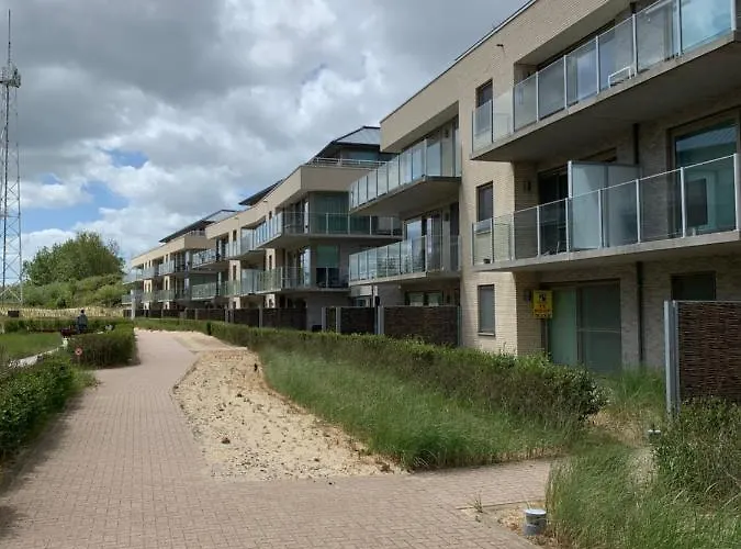 Daire Karthuizer Zeezicht I *