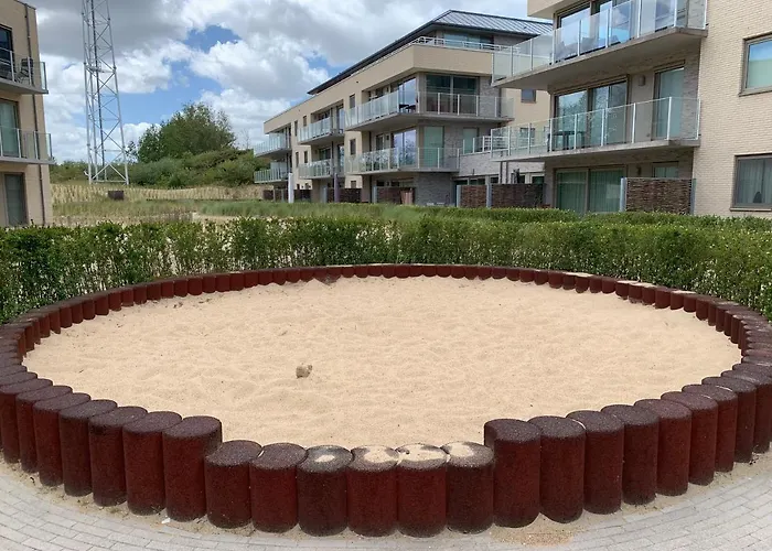 Daire Karthuizer Zeezicht I *