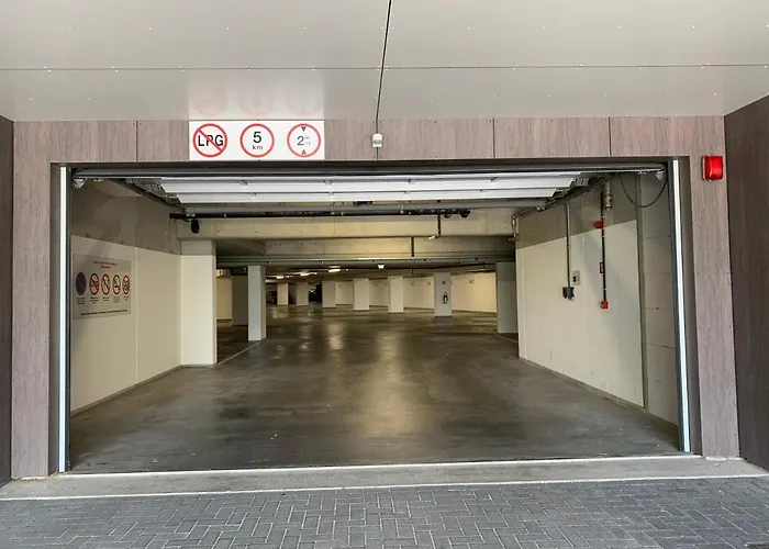 Daire Karthuizer Zeezicht I *